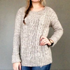Gray Cable Knit Sweater - LIKE NEW